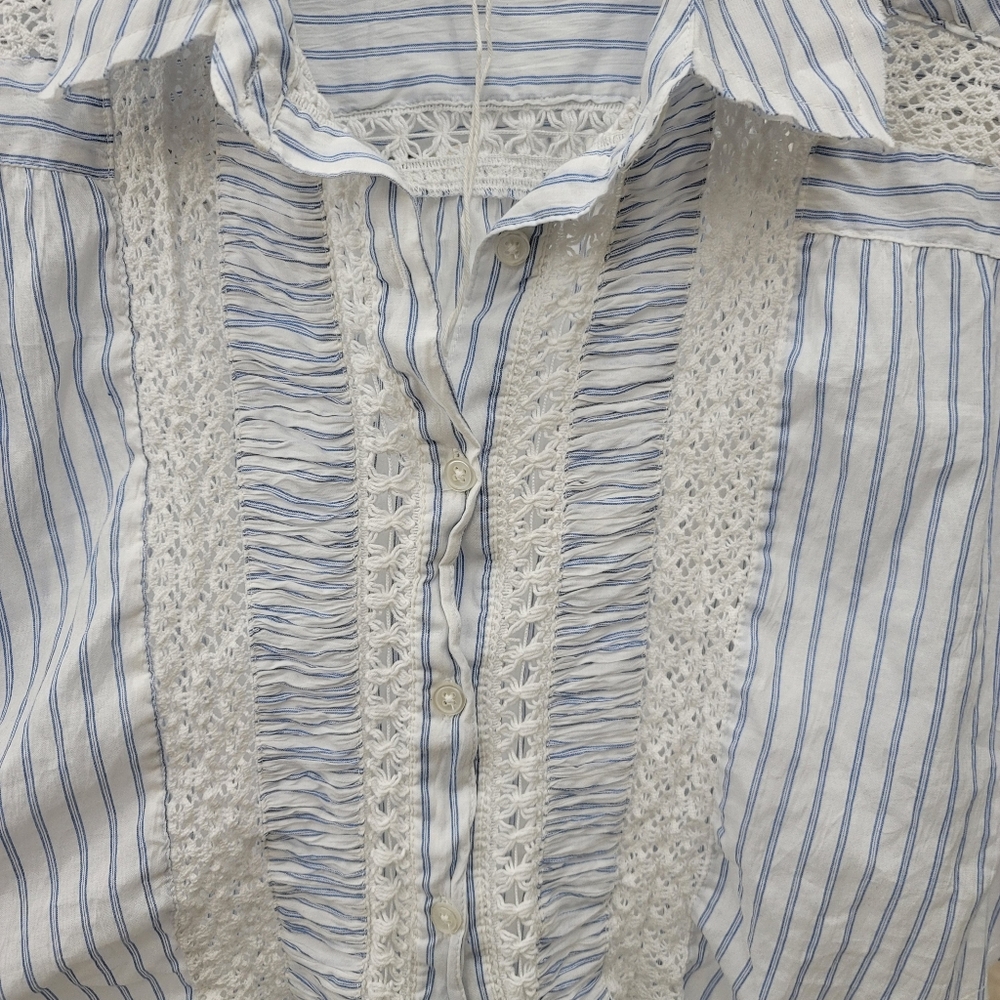 NWOT Urban Outfitters Joji Blue and White Crochet Button-Down Crop Top - XS - Picture 8 of 11